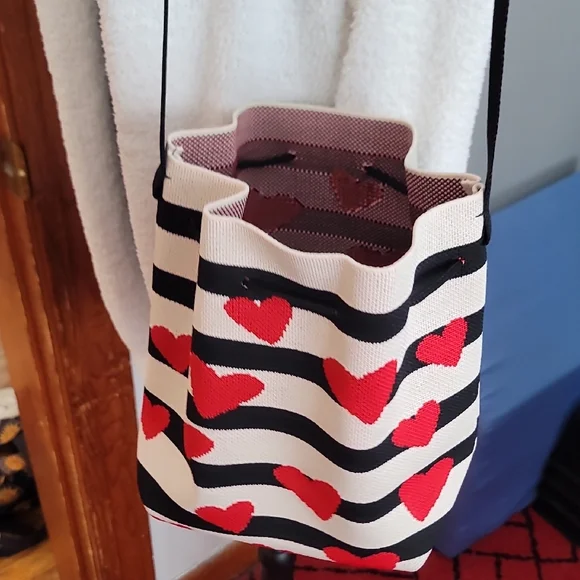 Stylish Heart Patterned Crossbody Bag - Picture 8 of 10